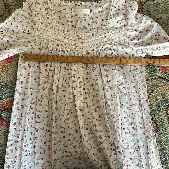 Eileen West White and Red Nightgown with Lace Trim s new without tags